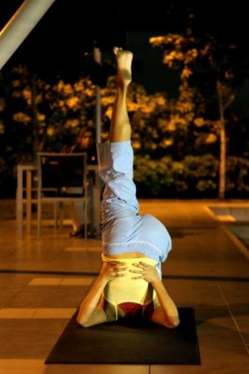 'Jalur Gemilang' Shoulderstand